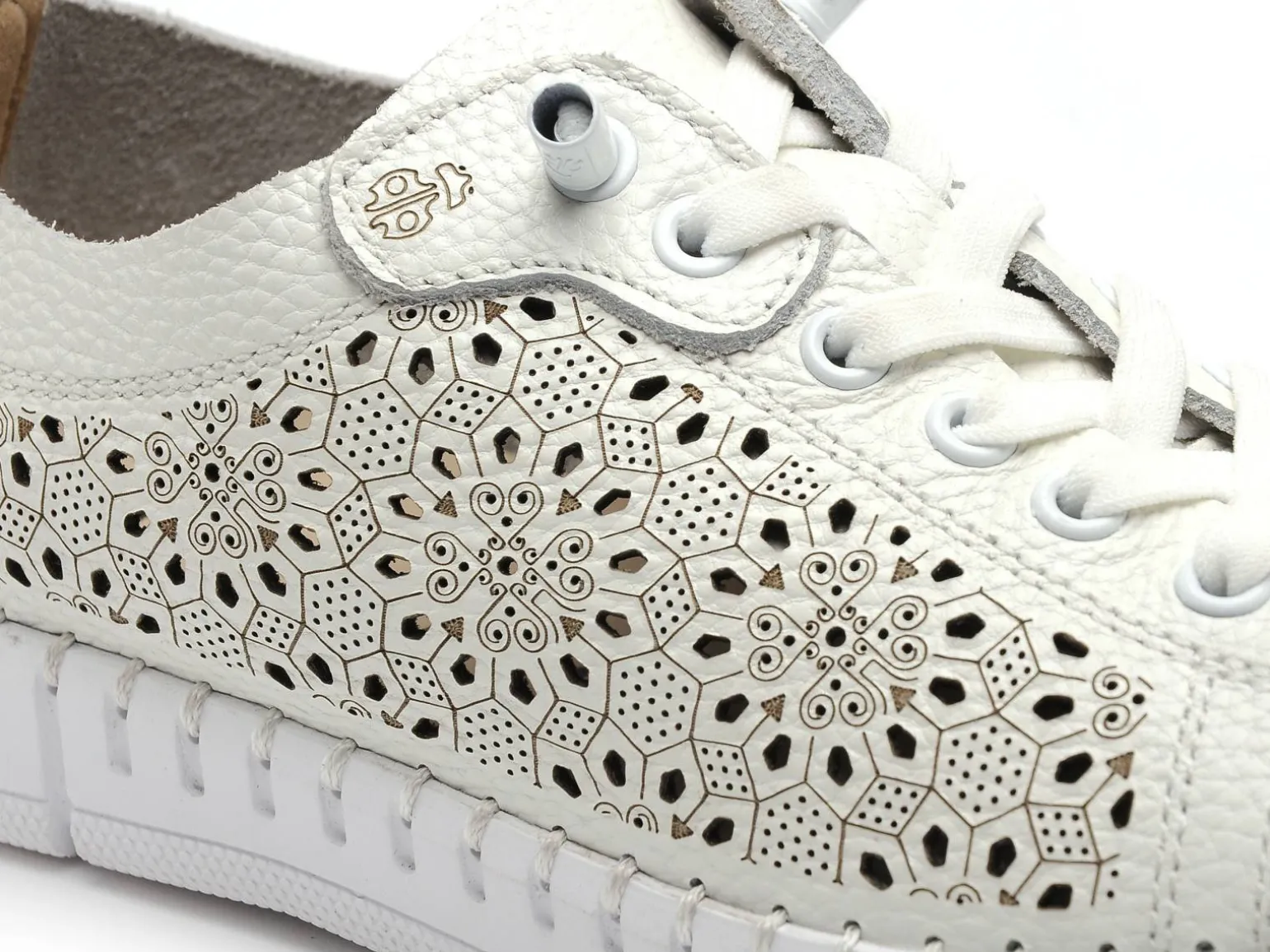 Yokono FLOW 108 Blanc Baskets Basses Femme